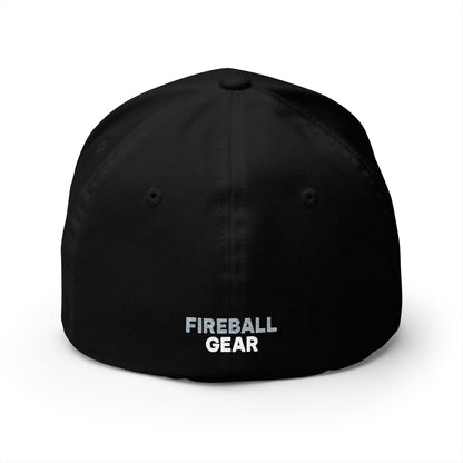 Gorra de béisbol bordada FlexFit de Fireball Gear - Flame &amp; Gear - Gris y blanca