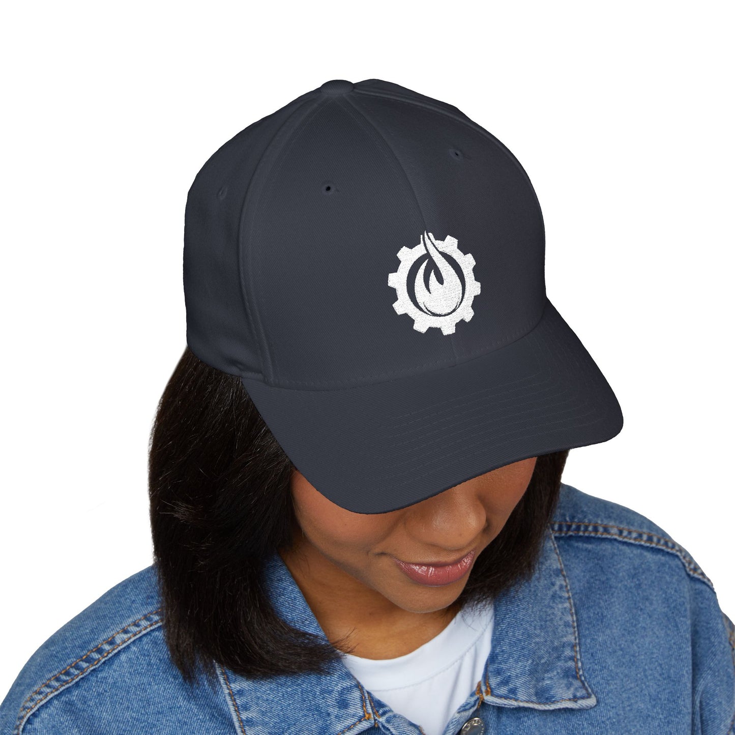 Gorra de béisbol bordada FlexFit blanca con llamas y equipo de Fireball Gear