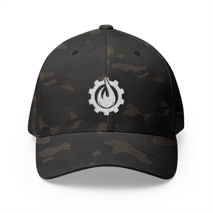 Gorra de béisbol bordada FlexFit blanca con llamas y equipo de Fireball Gear